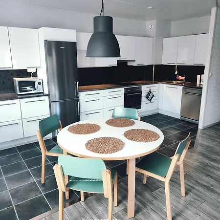 Viihtyisae Kahden Makuuhuoneen Huoneisto Maentaessae * Mantta