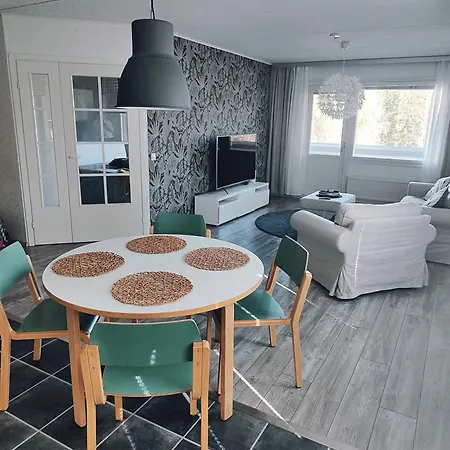 Viihtyisae Kahden Makuuhuoneen Huoneisto Maentaessae