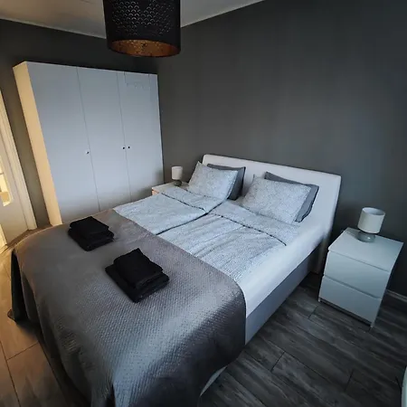 Apartment Viihtyisae Kahden Makuuhuoneen Huoneisto Maentaessae *